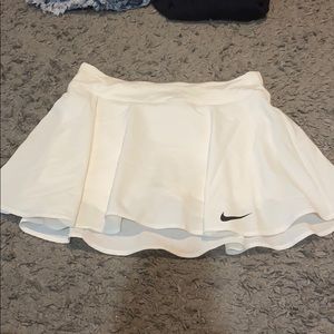 Women’s white nike tennis skirt